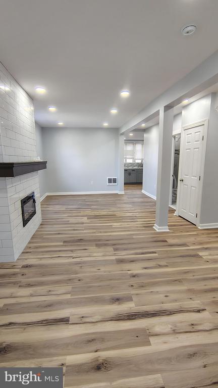 Building Photo - 1000 Main Ave