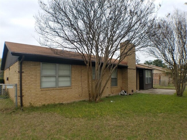 Building Photo - 1806 Stardust St