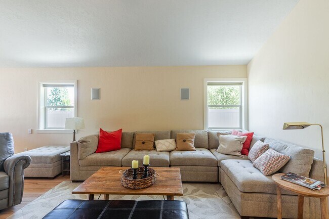 Building Photo - Beautiful Home in the Heart of Eagle