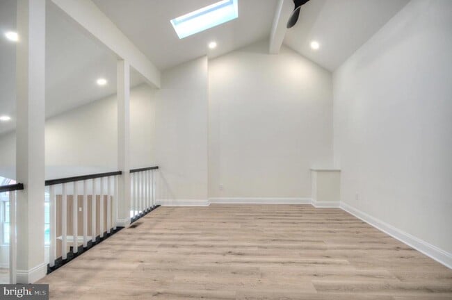 Building Photo - 1326 Chanticleer