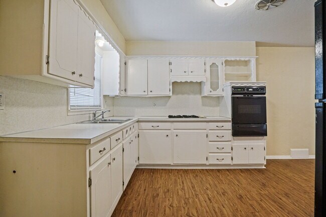 Building Photo - 4425 NW 31st St