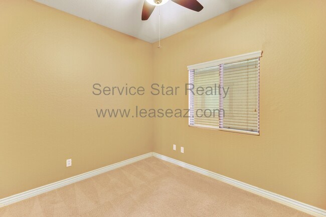 Building Photo - 978 E Corral St