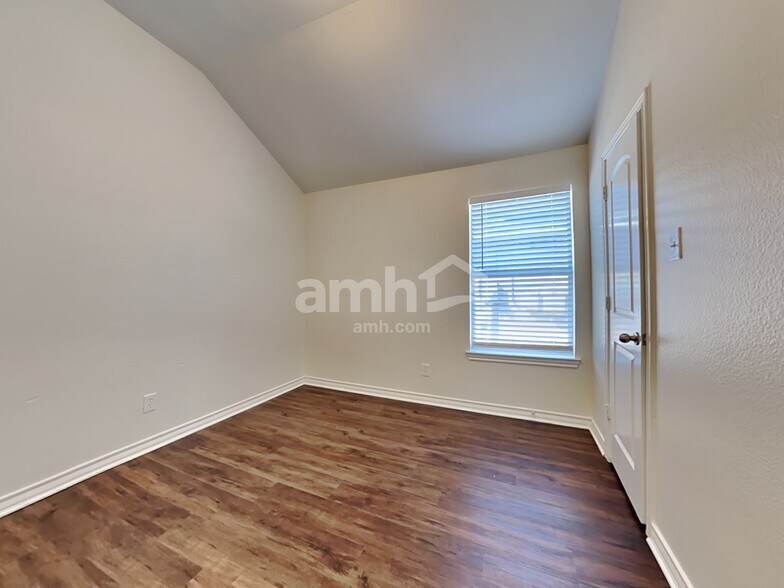Building Photo - 908 Mesa Vista Dr
