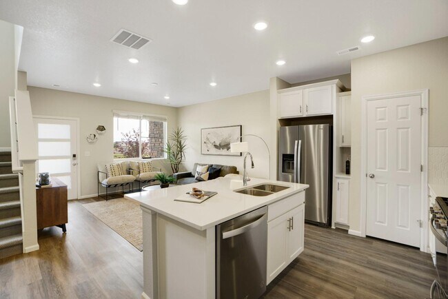 Building Photo - 13838 Vispo Wy