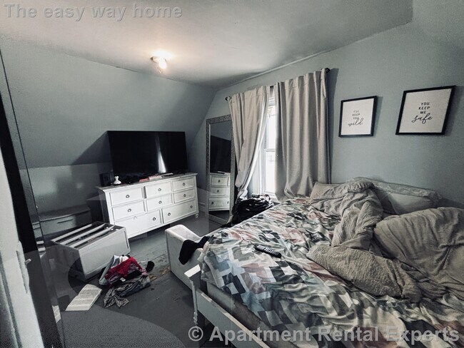 Building Photo - 509 Medford St