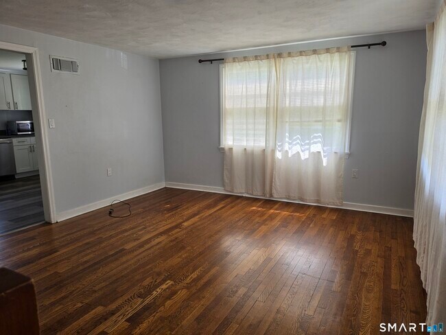 Building Photo - 68 Geissler Dr