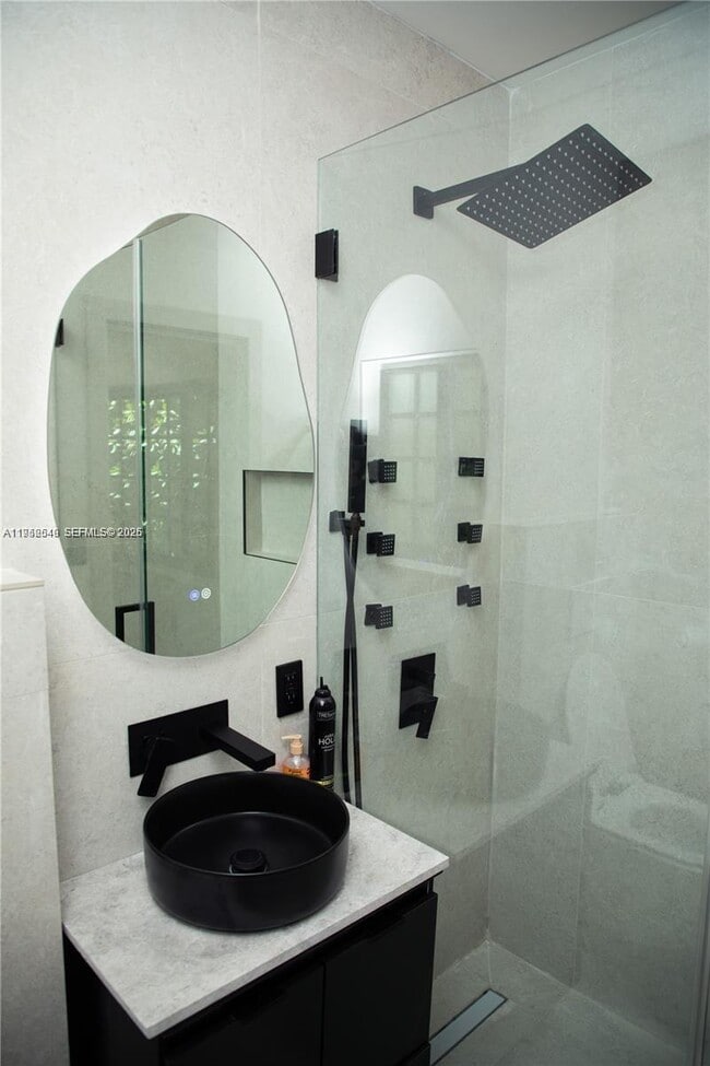 Building Photo - 7850 Hawthorne Ave