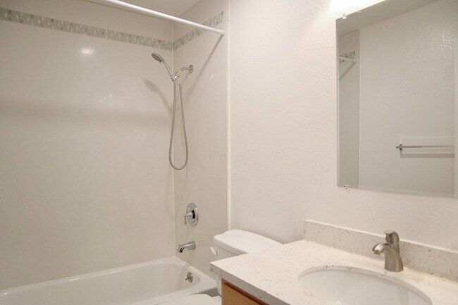 Building Photo - Beautiful Single Family Home in Niles Dist...