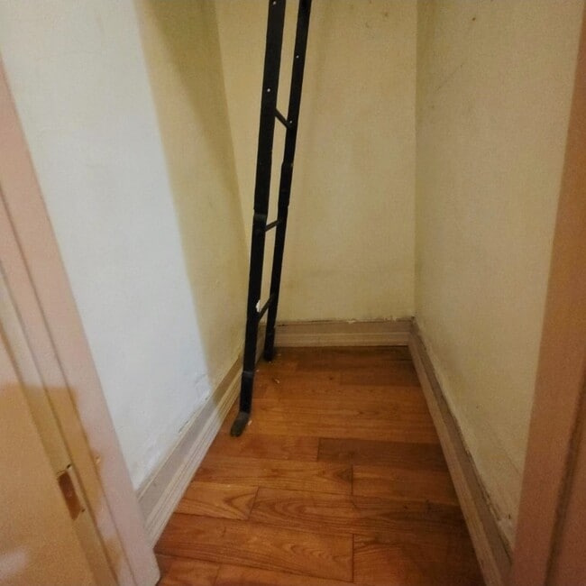 Building Photo - 72nd Street