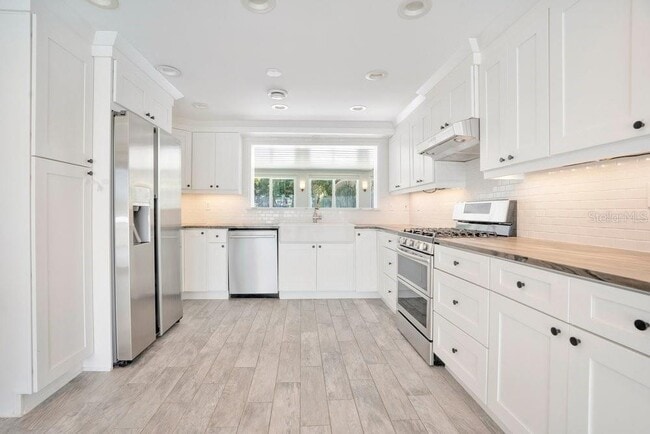 Building Photo - 812 East Blvd