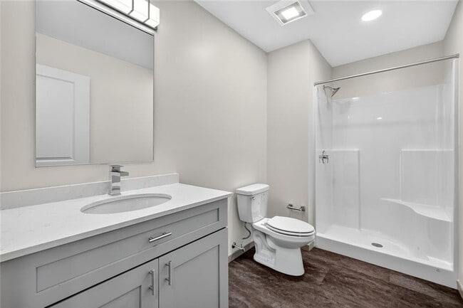 Building Photo - 1624 Lonsdale Ave