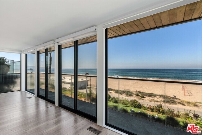 Building Photo - 2308 The Strand