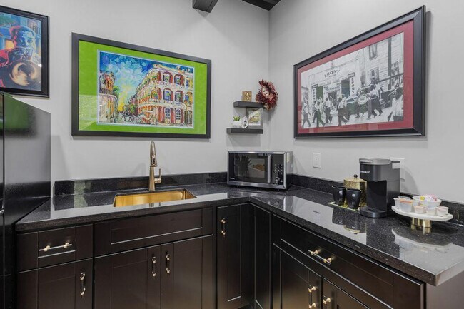 Building Photo - 156 Camellia St