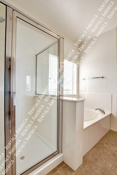 Building Photo - 935 E Blue Spruce Ln