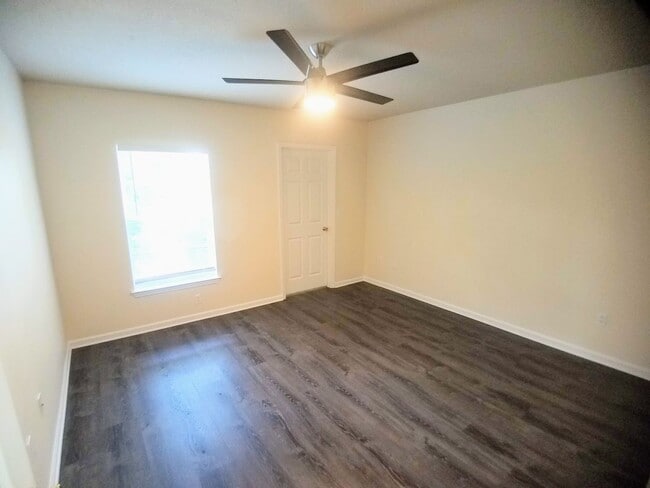 Building Photo - For Rent Beautiful 1/1 w covered GARAGE Condo @ Crest close to UCF  and Valencia College !!!