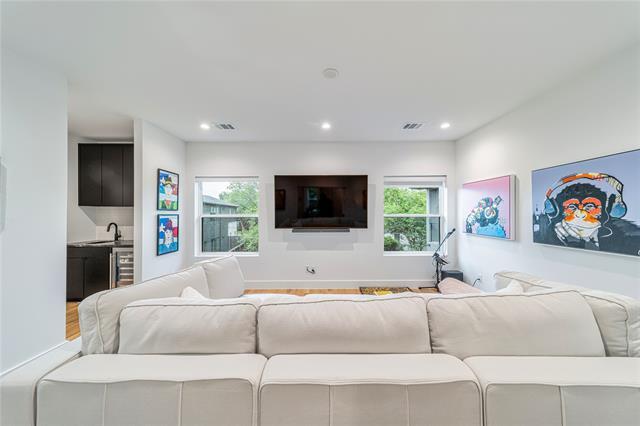 Building Photo - 9753 Mixon Dr