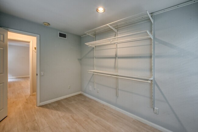 Building Photo - 1860 White Oak Dr