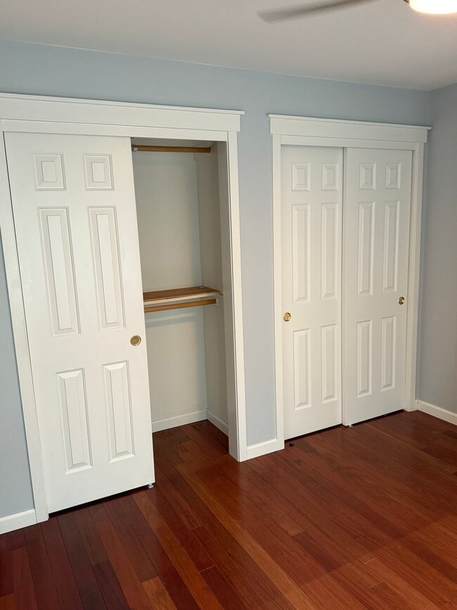 Building Photo - 2BR Top Floor Condo w/ Dedicated Parking &...