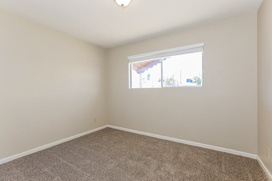 Building Photo - 1544 E Clover