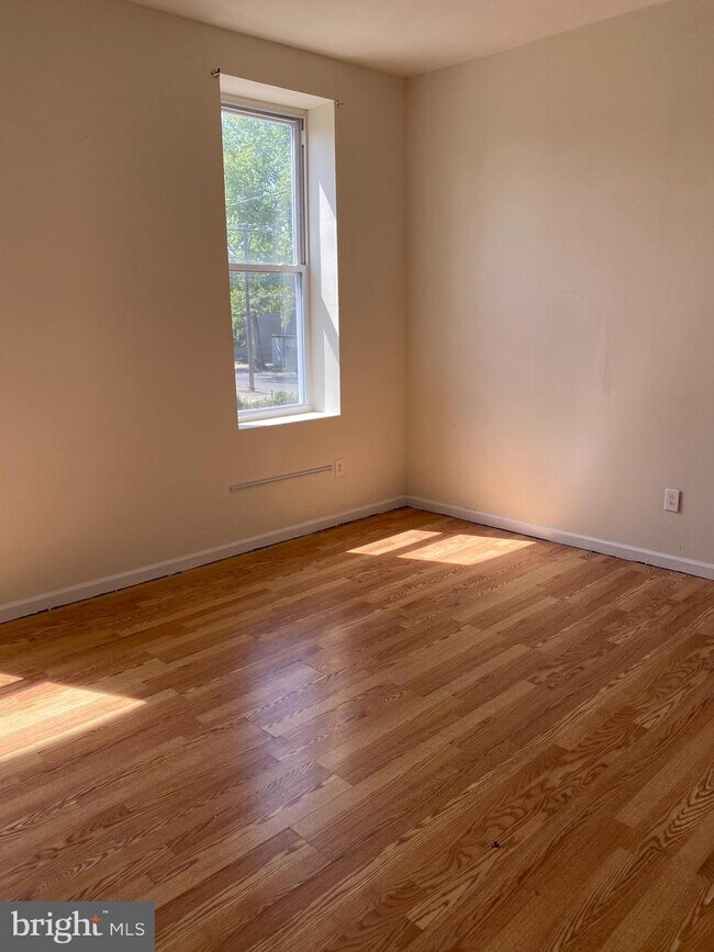 Building Photo - 649 N 40th St