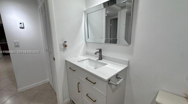 Building Photo - 1703 Whitehall Dr