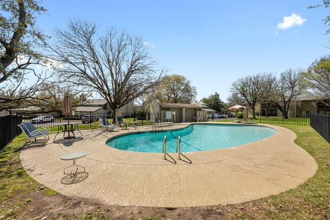 Building Photo - 100 Lido Cir