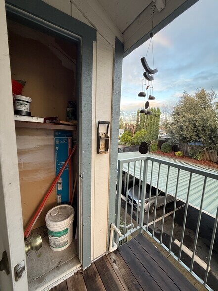 Building Photo - 2350 Alta Garden Ln