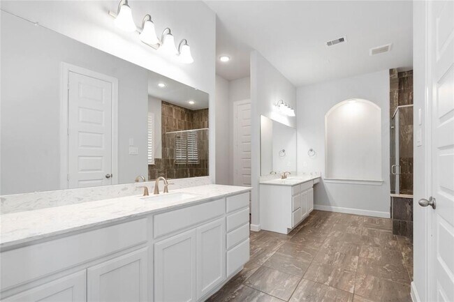 Building Photo - 1303 Gardenia Dr