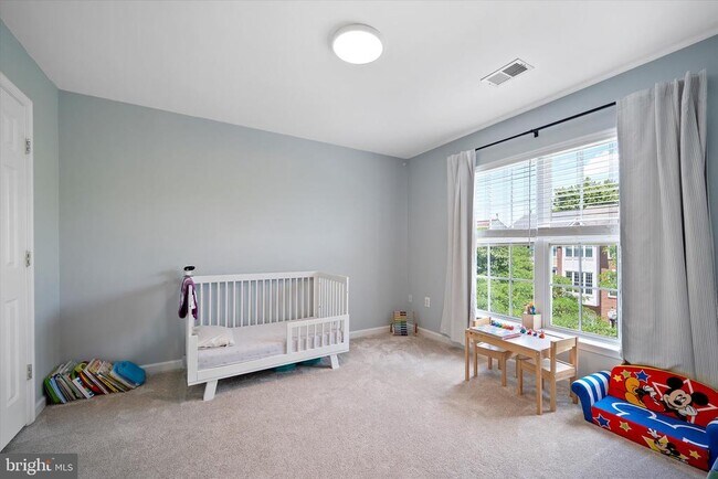 Building Photo - 43459 Laidlow St
