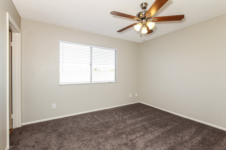 Building Photo - 7102 W Palo Verde Ave