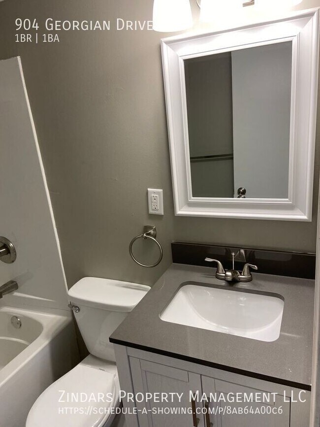 Building Photo - 904 Georgian Dr