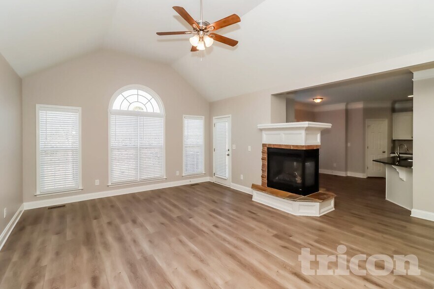 Building Photo - 619 Harrison Dr NW