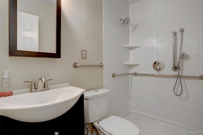 Building Photo - Updated 3 Bedroom Home in Hoffman Heights