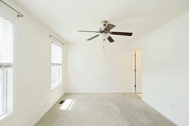 Building Photo - Pet-Friendly Fry's Spring Townhome Near 5t...