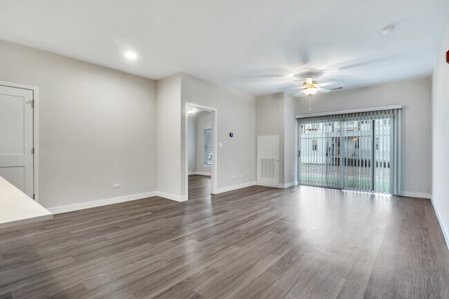 Building Photo - 8940 Willow Glen Dr