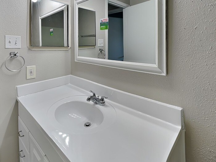 Building Photo - 2307 Romayor Ct