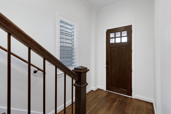 Building Photo - 1030 W 26th St