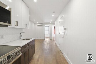 Building Photo - 3 bedroom in BROOKLYN NY 11206