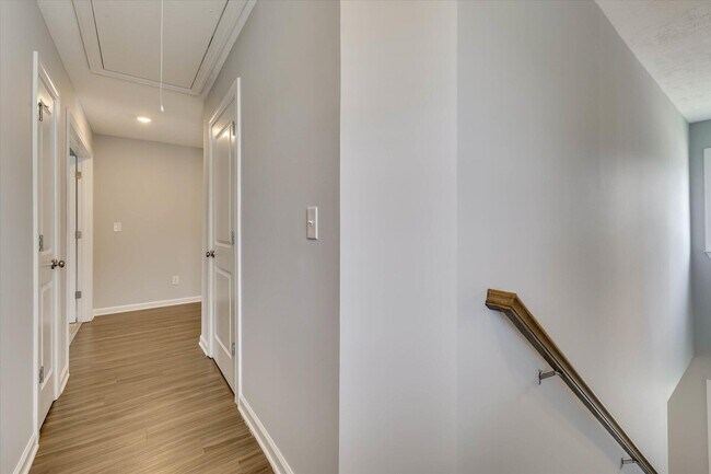 Building Photo - 445 Longmeadow Dr