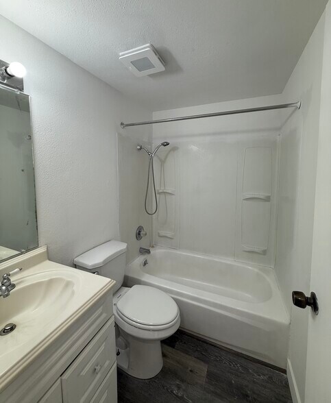 Building Photo - 5678 Surrey Ln