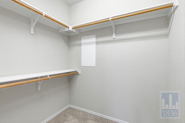 Building Photo - 7800 Vista Mejor Dr