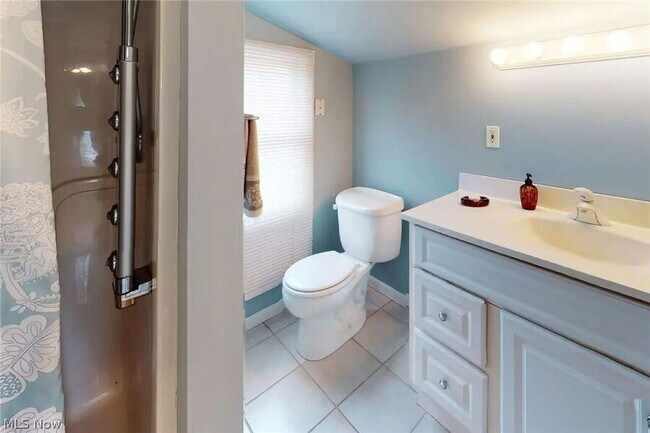 Building Photo - 3549 Bainbridge Rd