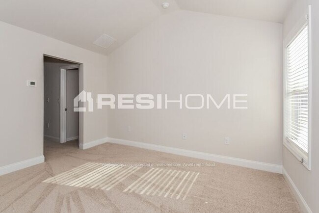 Building Photo - Newly Built Home! Receive one month FREE r...