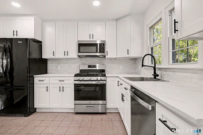 Building Photo - 73 Ceil Rd