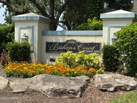 Building Photo - 13700 Richmond Park Dr N