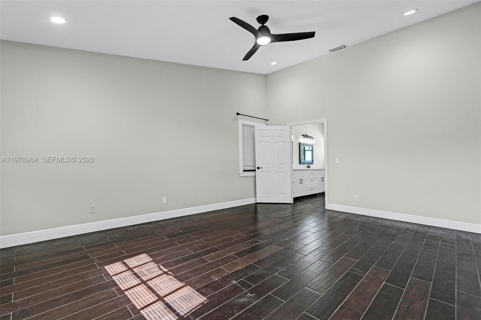 Building Photo - 5621 Carriage Ln