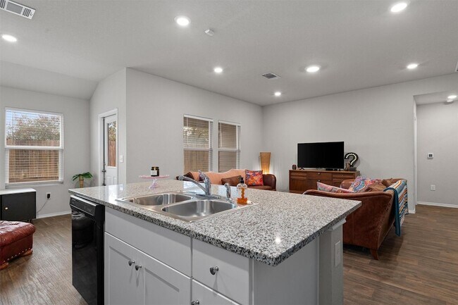 Building Photo - 12701 Brahmin Dr