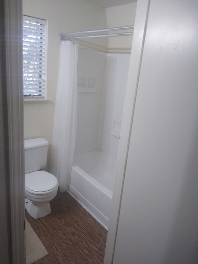 Building Photo - 2 Bedroom Single Family Home in Loomis-Bri...