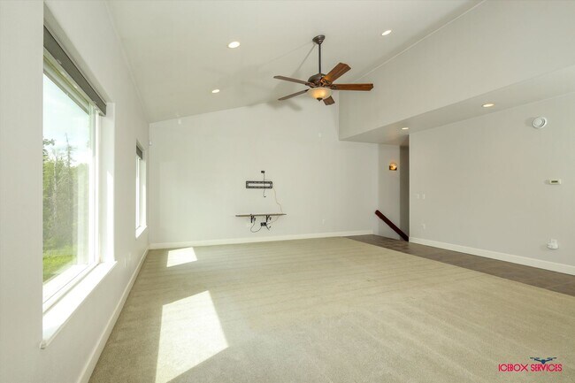 Building Photo - 2 BD, 2 BA Single-Family with Airstrip acc...