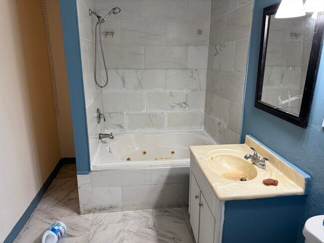 Building Photo - 37 Rodney St